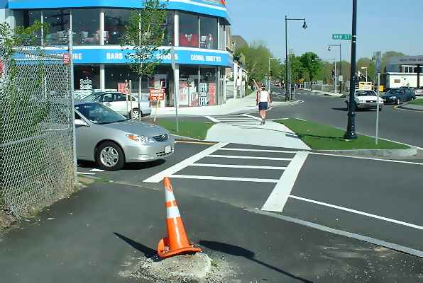 DSCF0075New Street blind corner.jpg (33794 bytes)