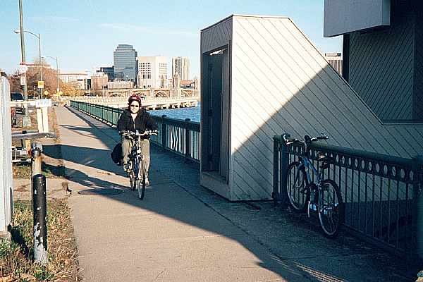 020_17A Harvard boathouse.jpg (36607 bytes)